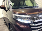 【LEDヘッドライト】悪天候や夜間走行時も良好な視界を確保し安心して運転できる高輝度LEDヘッドライトを装備!点灯速度が早く、消費電力も抑えられています。