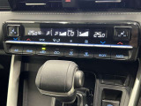 冬場に嬉しい運転席、助手席シートヒーター付きでポカポカ