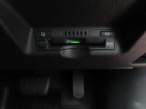 バックモニターを装備しています。車庫入れ時等に車両後方が確認出来るのでとても便利です。