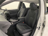 厚みがあって、座り心地のいいシート。運転席も助手席もリラックスしてゆったりと座れます♪