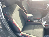 運転席シート廻りは使用感も少なく、良好な状態となっています。前オーナー様が丁寧に使っていたことがよくわかりますね。