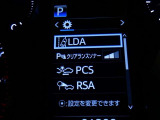 衝突被害軽減ブレーキなどを搭載した「サポカー」です。安全機能の詳細は販売店スタッフまでおたずねください。