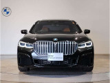 【キドニーグリル】BMWは約90年もの間、ほぼ全ての車両にひと目でBMWだと分かるこの特徴的なフロントグリルが備えられ、デザイン・アイコンとして親しまれてきました。