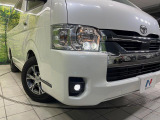 【LEDヘッドライト】悪天候や夜間走行時も良好な視界を確保し安心して運転できる高輝度LEDヘッドライトを装備!点灯速度が早く、消費電力も抑えられています。