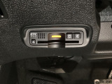 ハンドルの左下にETCがついています。高速道路の料金所の通過も楽々です!。 カードの取り出しもしやすい場所についています。