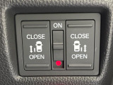 【両側パワースライドドア】スマートキーや運転席のスイッチで後席両側スライドドアの開閉が可能♪電動だから力を入れてドアを開ける必要が無く、小さなお子様でも簡単に開け閉めでき快適です♪