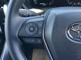 ステアリングスイッチ付きで運転中、前方から目線をそらすことなく、オーディオ等の操作が可能です!