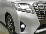 LEDヘッドライトです。デザイン性がよくとても明るいので、夜間の走行や悪天候でも安心です。しかも長寿命!