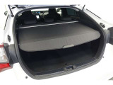 トノカバー付きのラゲッジルーム、旅行やお買い物、レジャーにも重宝します。また、トノカバーを外し、リアシートを畳めば普段搭載出来ない大きな荷物を搭載することも出来ます。