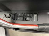 パワーウィンドウスイッチで運転席から全席の窓の開閉ができます♪