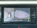 上から見下ろしたように液晶に映るのでスムーズな駐車をサポートします。