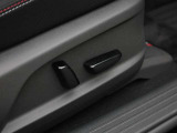 運転席パワーシート装備です。