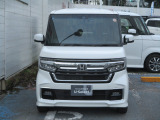 新しく入庫いたしました!当社自慢のお車です。下にこの車のセールスポイントを、写真複数枚と説明でアピールしてあります!まずはご覧になってください。いろんなところをチェックできますよ。