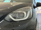LEDヘッドライトは、点灯の瞬間から最大光量を発揮し、突然暗くなるトンネルなどでの安定感を高めます。