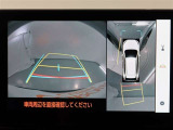 パノラミックビューモニター付きです。車両を上から見たような映像をモニター画面に表示。運転席からの目視では見にくい、車両周辺の状況をリアルタイムでしっかり確認できます。