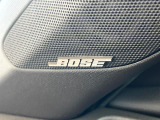 【BOSEサウンドシステム】メーカーオプションの高品位サウンドシステムを搭載。専用のチューニングが施された大小様々なスピーカーから良質なサウンドが奏でられ、臨場感あふれる音響空間を演出します。