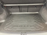 ●すっきりとした見た目のスクエア形状のラゲッジスペースです。また荷物が多い時、急なお買いものの際にもリヤシートを倒していただくことにより十分なスペースを確保できます。