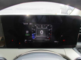 メーター内のカラーデイスプレイには運転をサポートする情報を表示します。