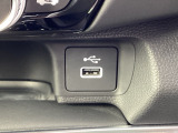 運転席側には、音楽再生対応のUSBポートを搭載しています。