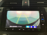バックでの車庫入れも安心です! リアカメラが付いているバックモニター付のナビを装備しております。操作線もついており距離感も画面から確認できます。