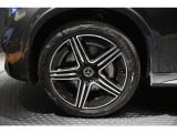 メルセデスの認定中古車「サーティファイドカー」では、万一お車が故障した場合も、ご購入後1年間もしくは2年間※は走行距離にかかわらずメルセデス・ベンツ正規サービスネットワークで無料修理いたします