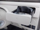 運転席の横にはドリンクホルダー備え付けです♪