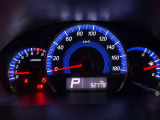 視認性に優れたメーターを採用しており、走行中でも車速や情報が分かりやすく表示されます。運転時の視線移動をむりのない範囲に抑え、快適で安心感のあるドライブをサポートします。