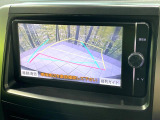 【バックカメラ】駐車時に後方がリアルタイム映像で確認できます。大型商業施設や立体駐車場での駐車時や、夜間のバック時に大活躍!運転スキルに関わらず、今や必須となった装備のひとつです!