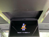 【フリップダウンモニター】大画面モニターで後席でもエンタメをお楽しみいただけます。小さなお子様にも大人気の装備です♪