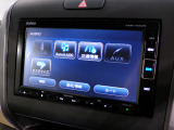 CD、DVD、Bluetooth、AM、FM、AUX、スマートフォン接続ができます。