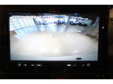 ■バックモニター■  車両後方の映像を画面に表示し、駐車などの後退操作をサポートします。
