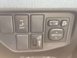 【電動格納ミラー】サイドミラーは電動格納式となっており、狭い駐車場でもキズがつくリスクを抑えられます。