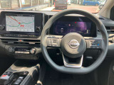 使いやすく安全な操作性と良好な視界を実現した運転席!