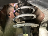 お車を安心してお乗りいただく為には、足回りの定期点検が欠かせません。サービスサポート(有償保証)では無料点検もご提供しており、安心のカーライフをお過ごしいただけるサポート体制が整っています。