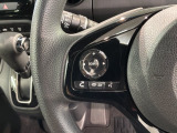 ステアリングにオーディオ操作スイッチが付いています。オーディオ画面に直接タッチしなくても操作が出来ますので、運転に集中できます。
