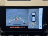 真上から見下ろしたような視点で車とその周囲を確認出来る画面と、車両後方を映し出すバックモニター画面の2つを表示してくれます。