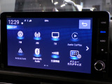 CD、DVD、Bluetooth、AM、FM、AUX、スマートフォン接続ができます。