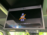 【フリップダウンモニター】大画面モニターで後席でもエンタメをお楽しみいただけます。小さなお子様にも大人気の装備です♪
