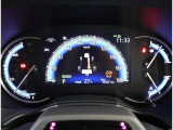 とっても見やすいメーターです。夜間時はラグジュアリーな気分にさせてくれる照明が魅力ですので、夜のドライブも楽しみになりますよ♪