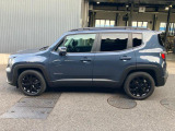 【ホイールアーチ】台形ホイールアーチはJeep伝統のデザインです。採用している理由は諸説ありますが、オフロードを走行する際にタイヤとボディが干渉しあわないよう配慮した作りにするためとなります。