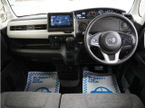 運転にかかわる様々な操作を安全に行えるように視点移動が少なく、操作性に配慮されたスイッチ類が凝縮されたコクピットです。