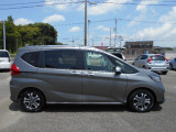 新車ディーラーの中古車コーナーです。保証・整備料金は車両価格に含まれております。諸費用まで入った支払総額は魅力的な価格になっていると思います。