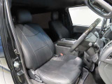 高いホールド性で運転姿勢が安定します。長距離ドライブでも疲れにくいのが魅力です。快適なドライビングライフをお送りください♪
