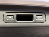 【パワーバックドア】スマートキーや運転席のボタンを押すだけでリアゲートが自動で開閉します!荷物を持っている時や、高い位置にあるバックドアを閉める際に便利な機能です♪