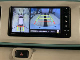 車庫入れの苦手な方にバック時のサポートバックモニター、パノラマモニター付き。※カメラが映し出す範囲は限られています。必ず車両周辺の安全を直接確認してください。