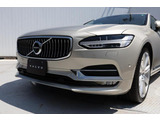 Volvo Selektは、新車登録から12年以内の車両の中からさらに、専門スタッフによる厳しいチェックのもと、 内外装機関において一定の基準をクリアしたボルボ認定中古車のみを、Volvo Selek
