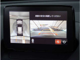 【360&deg;ビュー・モニター】専用カメラにより上から見下ろしたような視点で360度クルマの周囲を確認することができます。駐車が苦手な方でも縦列駐車や幅寄せ時に活躍してくれます。
