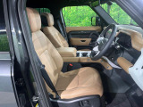 質感の高いシートでございます。使用感が出やすい運転席ですが、綺麗な状態を保っております。前席の状態は内装の状態を見る大きなポイントになると思いますので、是非一度、実際にご覧くださいませ。