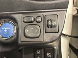 狭い駐車場で便利な電動格納ドアミラーが付いています。