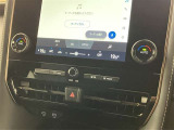 左右独立温度コントロールフルオートエアコンです。運転席、助手席それぞれで独立して温度設定ができます。冷え性の方が乗っても安心ですね♪
